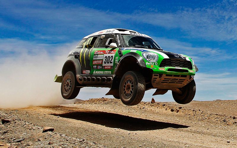 stephane-peterhansel-wins-dakar-2012-with-mini-all4-racing-front-view-in-the-air